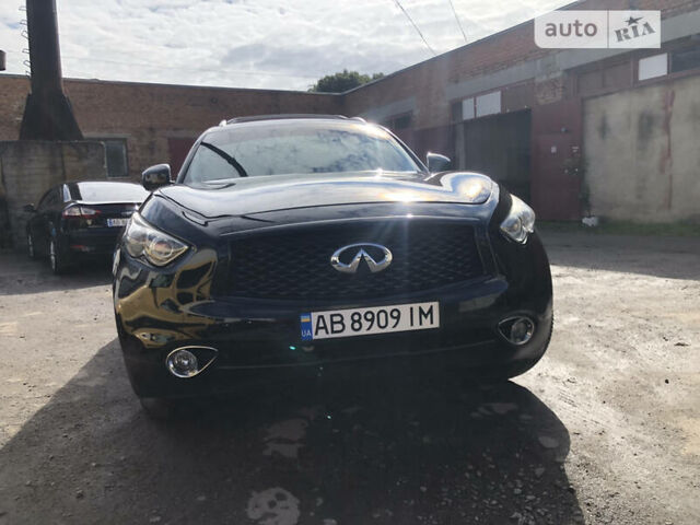 Чорний Інфініті QX70, об'ємом двигуна 3.7 л та пробігом 113 тис. км за 21300 $, фото 1 на Automoto.ua