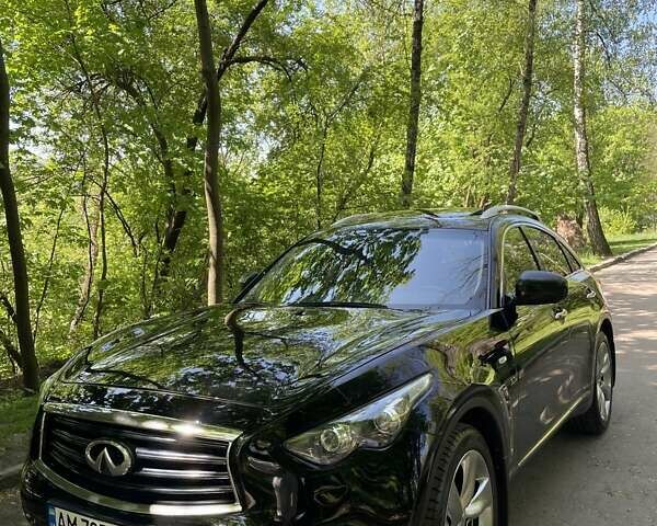 Черный Инфинити QX70, объемом двигателя 3.7 л и пробегом 395 тыс. км за 14500 $, фото 1 на Automoto.ua