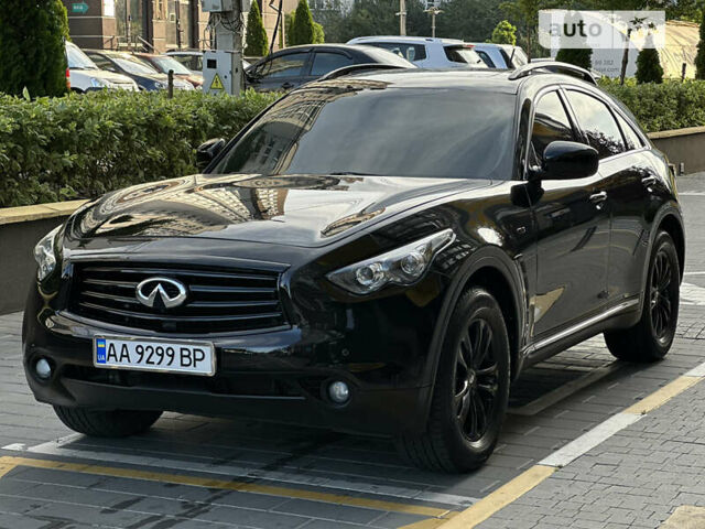 Чорний Інфініті QX70, об'ємом двигуна 3.7 л та пробігом 139 тис. км за 18000 $, фото 1 на Automoto.ua