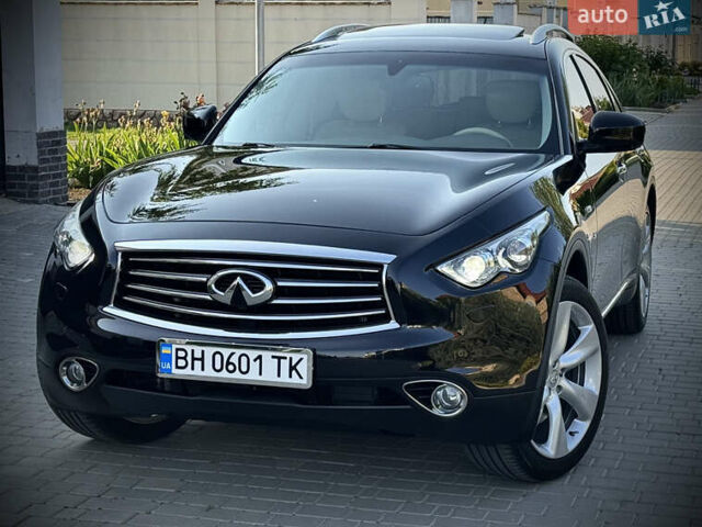 Черный Инфинити QX70, объемом двигателя 3.7 л и пробегом 118 тыс. км за 16700 $, фото 1 на Automoto.ua
