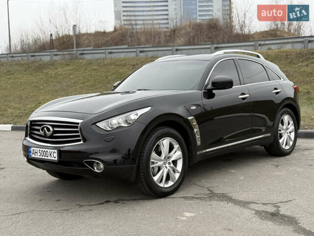 Черный Инфинити QX70, объемом двигателя 3.7 л и пробегом 140 тыс. км за 18500 $, фото 1 на Automoto.ua