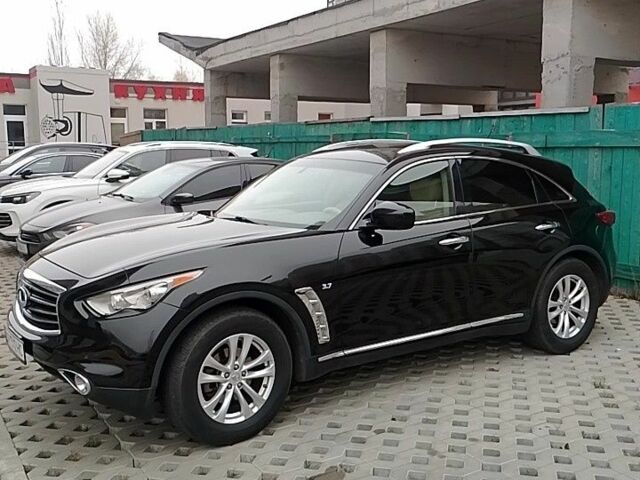 Черный Инфинити QX70, объемом двигателя 3.7 л и пробегом 172 тыс. км за 14279 $, фото 1 на Automoto.ua