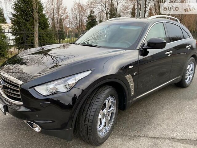 Чорний Інфініті QX70, об'ємом двигуна 3.7 л та пробігом 76 тис. км за 31500 $, фото 1 на Automoto.ua