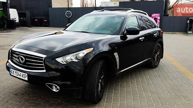 Черный Инфинити QX70, объемом двигателя 3.7 л и пробегом 192 тыс. км за 17000 $, фото 1 на Automoto.ua