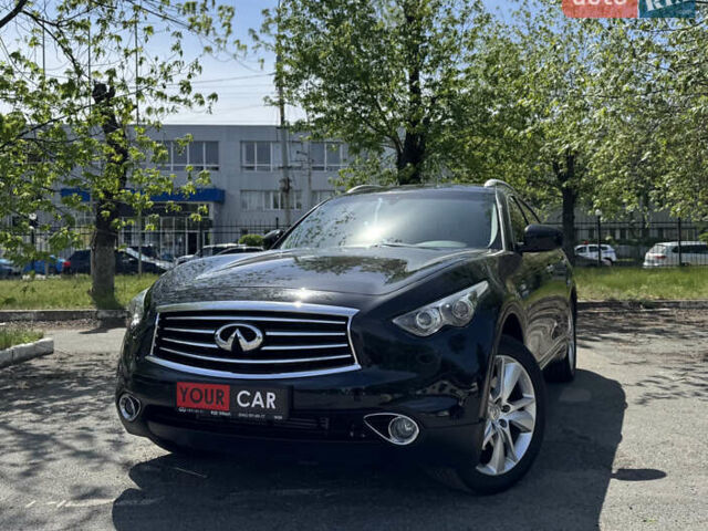 Черный Инфинити QX70, объемом двигателя 3 л и пробегом 215 тыс. км за 17800 $, фото 1 на Automoto.ua