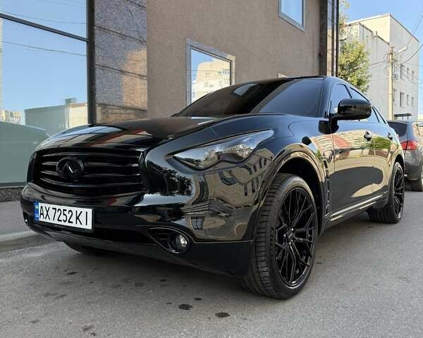 Чорний Інфініті QX70, об'ємом двигуна 3.7 л та пробігом 81 тис. км за 28500 $, фото 1 на Automoto.ua