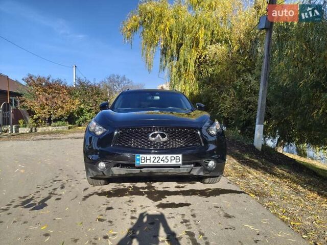 Черный Инфинити QX70, объемом двигателя 3.7 л и пробегом 93 тыс. км за 18900 $, фото 1 на Automoto.ua