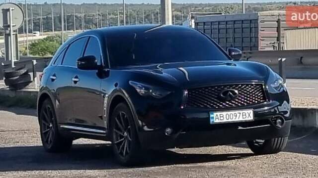 Черный Инфинити QX70, объемом двигателя 3.7 л и пробегом 168 тыс. км за 20800 $, фото 1 на Automoto.ua