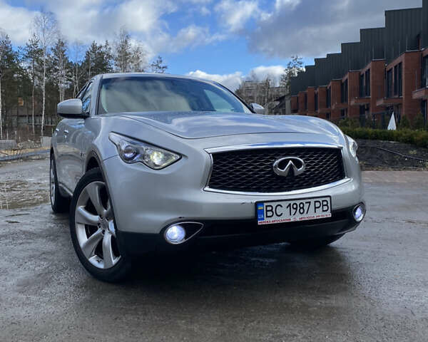 Инфинити QX70, объемом двигателя 3.7 л и пробегом 123 тыс. км за 16700 $, фото 1 на Automoto.ua