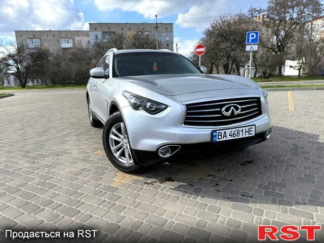 Сірий Інфініті QX70, об'ємом двигуна 3.7 л та пробігом 97 тис. км за 16000 $, фото 1 на Automoto.ua