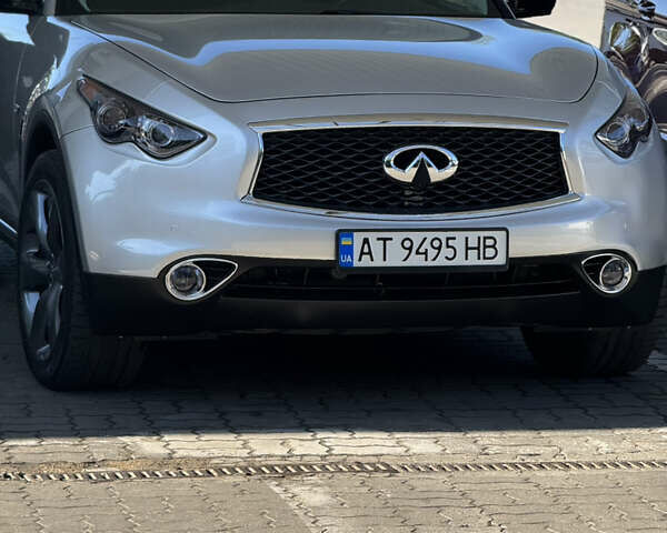 Серый Инфинити QX70, объемом двигателя 3.7 л и пробегом 195 тыс. км за 17200 $, фото 1 на Automoto.ua
