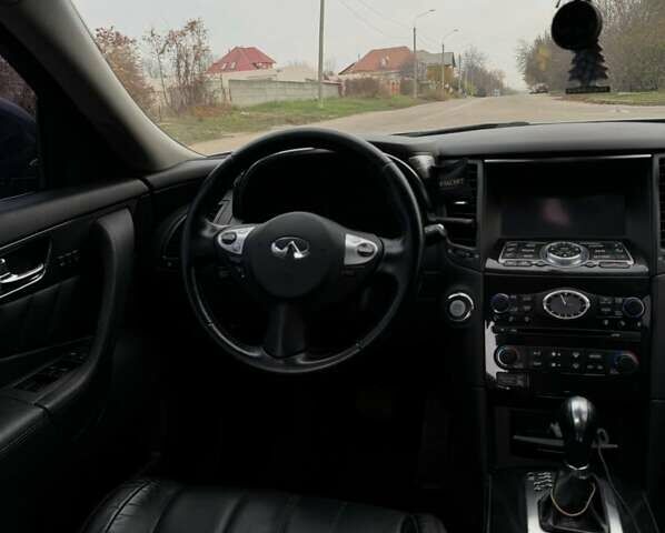 Серый Инфинити QX70, объемом двигателя 3.7 л и пробегом 180 тыс. км за 18000 $, фото 1 на Automoto.ua