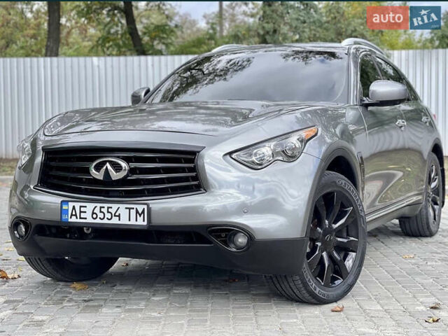 Сірий Інфініті QX70, об'ємом двигуна 3.7 л та пробігом 156 тис. км за 15500 $, фото 1 на Automoto.ua