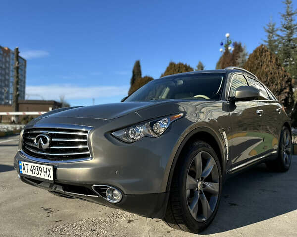 Серый Инфинити QX70, объемом двигателя 3.7 л и пробегом 90 тыс. км за 20000 $, фото 1 на Automoto.ua