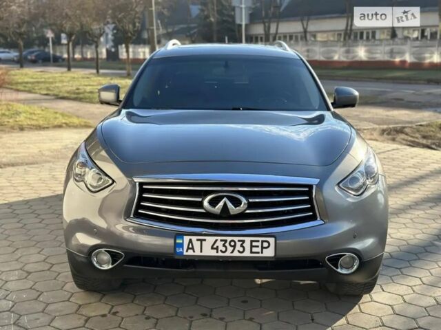 Сірий Інфініті QX70, об'ємом двигуна 3.7 л та пробігом 300 тис. км за 15000 $, фото 1 на Automoto.ua