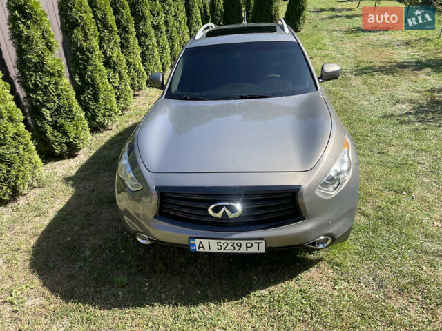 Серый Инфинити QX70, объемом двигателя 3.7 л и пробегом 373 тыс. км за 16000 $, фото 1 на Automoto.ua
