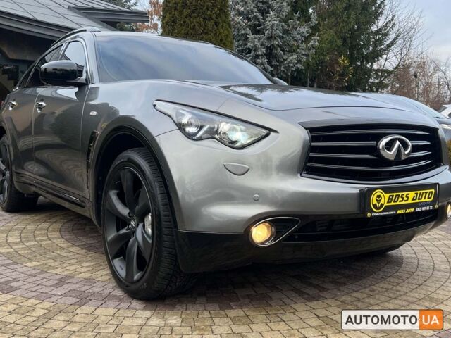 Серый Инфинити QX70, объемом двигателя 3 л и пробегом 201 тыс. км за 19999 $, фото 1 на Automoto.ua