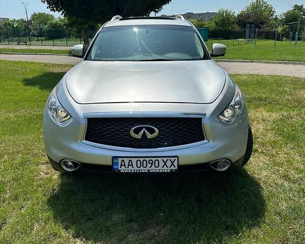 Серый Инфинити QX70, объемом двигателя 3.7 л и пробегом 150 тыс. км за 16500 $, фото 1 на Automoto.ua