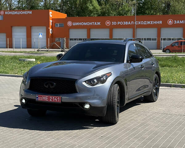 Серый Инфинити QX70, объемом двигателя 3.7 л и пробегом 195 тыс. км за 18000 $, фото 1 на Automoto.ua