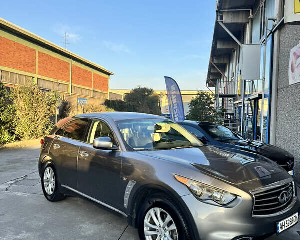 Серый Инфинити QX70, объемом двигателя 3.7 л и пробегом 179 тыс. км за 16500 $, фото 1 на Automoto.ua