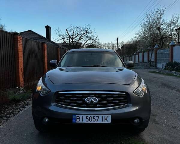 Сірий Інфініті QX70, об'ємом двигуна 3.7 л та пробігом 122 тис. км за 22500 $, фото 1 на Automoto.ua