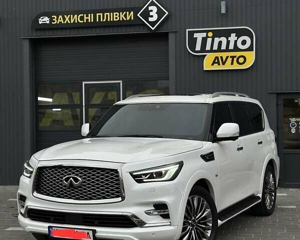 Белый Инфинити QX80, объемом двигателя 5.6 л и пробегом 75 тыс. км за 44000 $, фото 1 на Automoto.ua