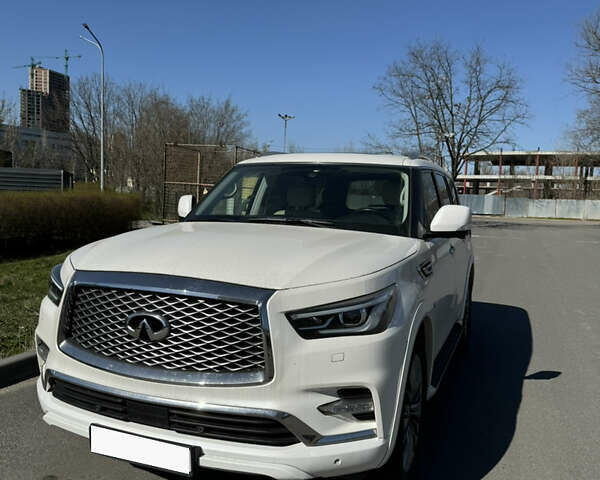 Белый Инфинити QX80, объемом двигателя 5.55 л и пробегом 47 тыс. км за 46000 $, фото 1 на Automoto.ua