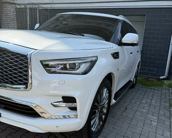 Белый Инфинити QX80, объемом двигателя 5.55 л и пробегом 110 тыс. км за 41199 $, фото 1 на Automoto.ua