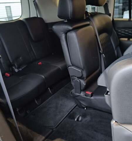 Серый Инфинити QX80, объемом двигателя 5.55 л и пробегом 98 тыс. км за 54900 $, фото 1 на Automoto.ua