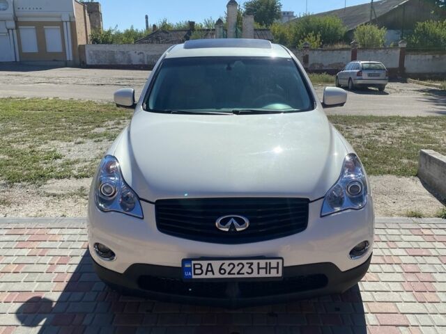 Белый Инфинити EX 35, объемом двигателя 3.5 л и пробегом 130 тыс. км за 10500 $, фото 1 на Automoto.ua