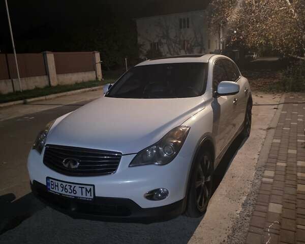 Белый Инфинити EX 35, объемом двигателя 3.5 л и пробегом 123 тыс. км за 10900 $, фото 1 на Automoto.ua