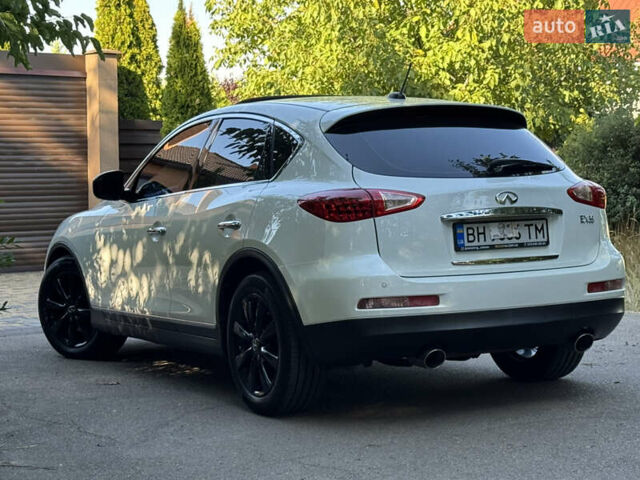 Белый Инфинити EX 35, объемом двигателя 3.5 л и пробегом 120 тыс. км за 10500 $, фото 1 на Automoto.ua