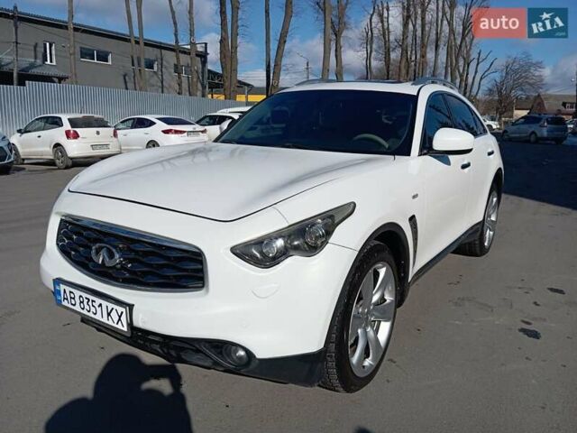 Білий Інфініті FX 30, об'ємом двигуна 3 л та пробігом 196 тис. км за 12500 $, фото 1 на Automoto.ua