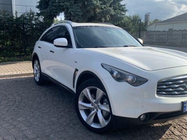 Білий Інфініті FX 30, об'ємом двигуна 3 л та пробігом 292 тис. км за 15500 $, фото 1 на Automoto.ua