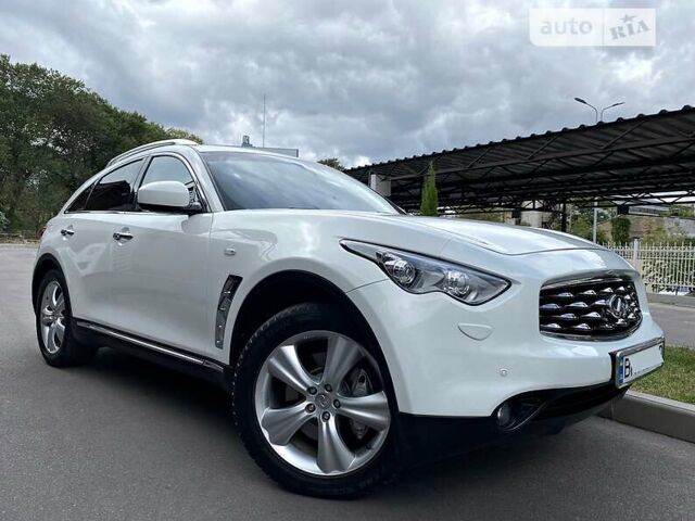 Білий Інфініті FX 30, об'ємом двигуна 3 л та пробігом 169 тис. км за 14500 $, фото 1 на Automoto.ua