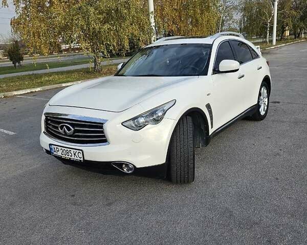 Белый Инфинити FX 30, объемом двигателя 3 л и пробегом 205 тыс. км за 15200 $, фото 1 на Automoto.ua