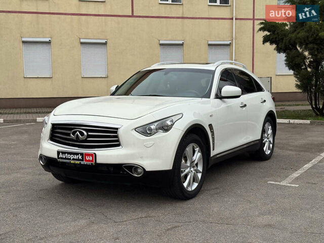Белый Инфинити FX 30, объемом двигателя 3 л и пробегом 207 тыс. км за 13990 $, фото 1 на Automoto.ua