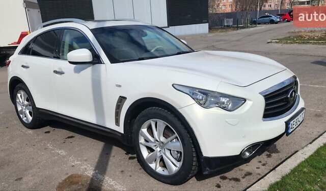 Білий Інфініті FX 30, об'ємом двигуна 3 л та пробігом 190 тис. км за 16900 $, фото 1 на Automoto.ua