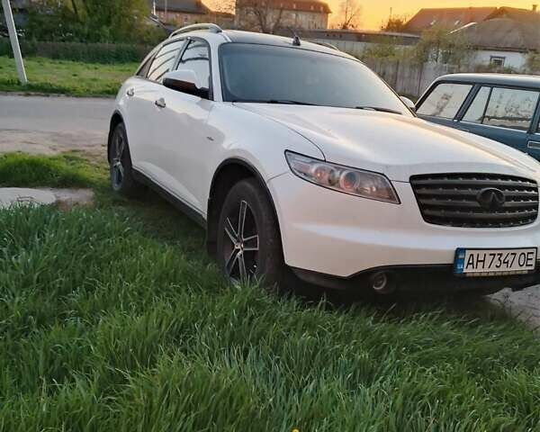 Білий Інфініті FX 35, об'ємом двигуна 3.5 л та пробігом 254 тис. км за 6300 $, фото 1 на Automoto.ua