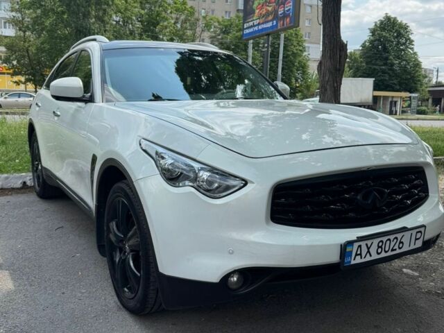 Инфинити FX 35 2010 в Харькове на Automoto.ua Белый Инфинити FX 35, объемом двигателя 3.5 л и пробегом 124 тыс. км за 329 $, фото 1 на Automoto.ua