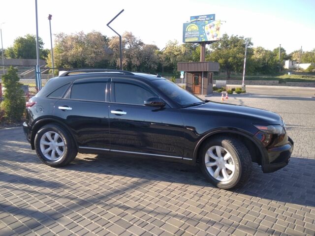 Черный Инфинити FX 35, объемом двигателя 3.5 л и пробегом 320 тыс. км за 8500 $, фото 1 на Automoto.ua