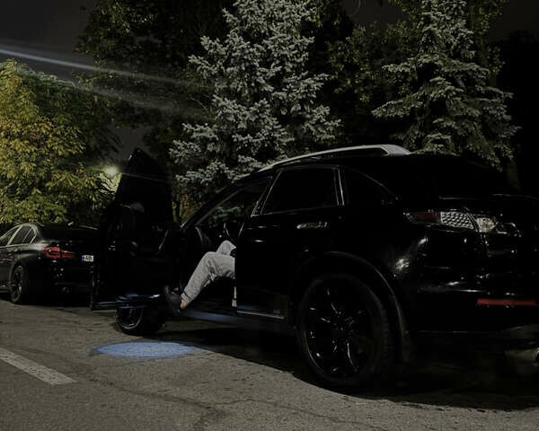 Черный Инфинити FX 35, объемом двигателя 3.5 л и пробегом 300 тыс. км за 9000 $, фото 1 на Automoto.ua