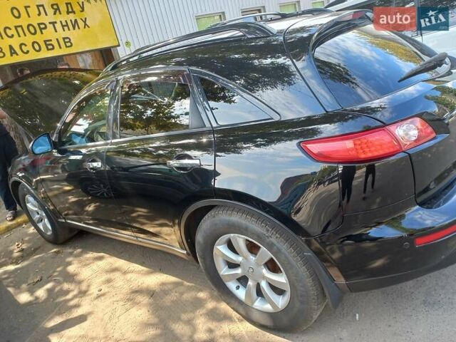 Черный Инфинити FX 35, объемом двигателя 3.5 л и пробегом 300 тыс. км за 9000 $, фото 1 на Automoto.ua