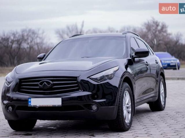 Черный Инфинити FX 35, объемом двигателя 3.5 л и пробегом 256 тыс. км за 13900 $, фото 1 на Automoto.ua