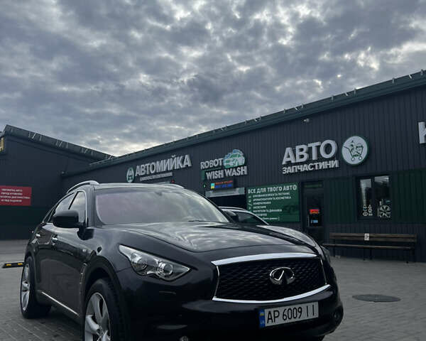 Коричневый Инфинити FX 35, объемом двигателя 3.5 л и пробегом 200 тыс. км за 17900 $, фото 1 на Automoto.ua