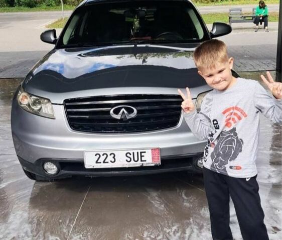 Сірий Інфініті FX 35, об'ємом двигуна 3.5 л та пробігом 170 тис. км за 4500 $, фото 1 на Automoto.ua