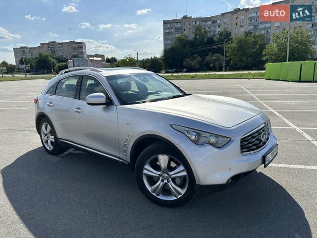 Серый Инфинити FX 35, объемом двигателя 3.5 л и пробегом 155 тыс. км за 14800 $, фото 1 на Automoto.ua
