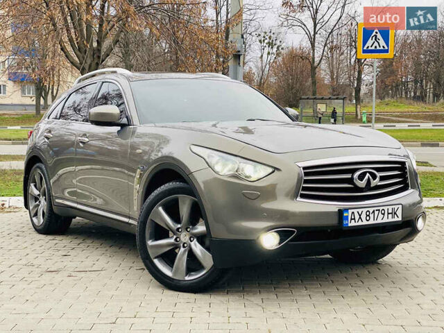 Серый Инфинити FX 35, объемом двигателя 3.5 л и пробегом 257 тыс. км за 11999 $, фото 1 на Automoto.ua