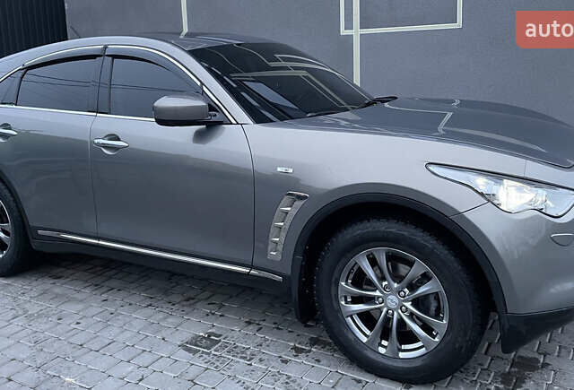 Серый Инфинити FX 35, объемом двигателя 3.5 л и пробегом 181 тыс. км за 14700 $, фото 1 на Automoto.ua