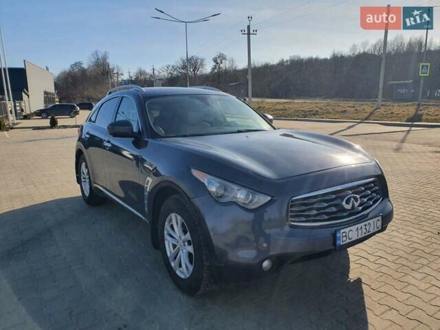 Серый Инфинити FX 35, объемом двигателя 3.5 л и пробегом 300 тыс. км за 11000 $, фото 1 на Automoto.ua